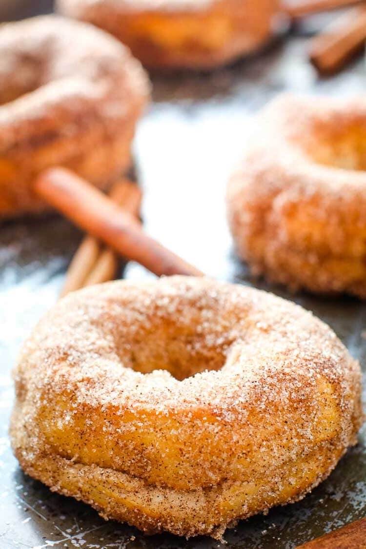 air fryer donuts cinnamon sugar