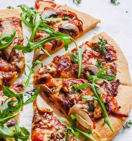 30-minute Greek pita pizza