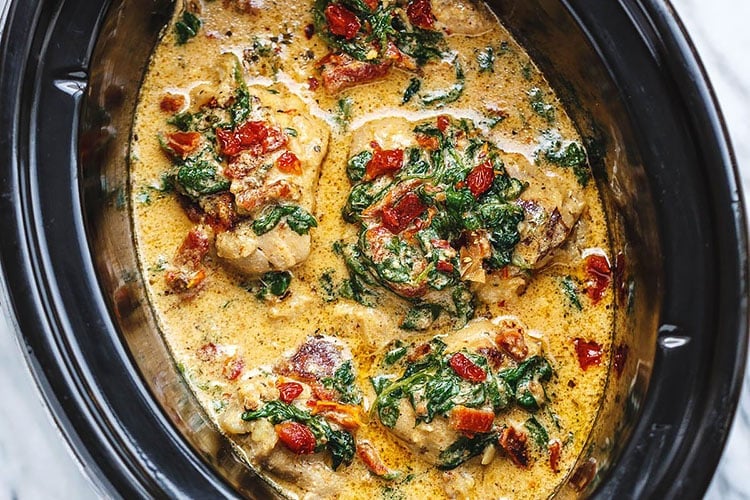 CROCKPOT TUSCAN GARLIC CHICKEN WITH SPINACH AND SUN-DRIED TOMATOES