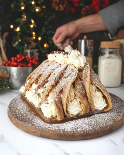 Christmas Cottage with Ladyfingers