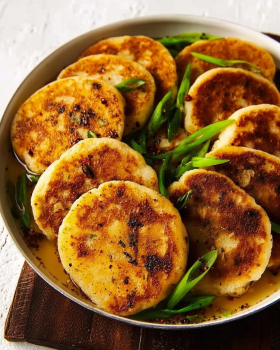 Patatokeftedes (Mashed Potato Cakes)